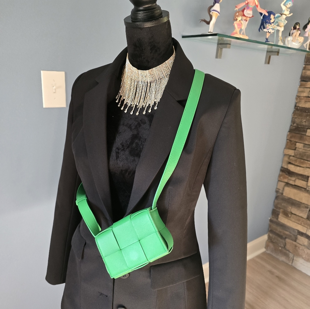 Bottega Veneta Cassette Green Crossbody Bag with Modern Design